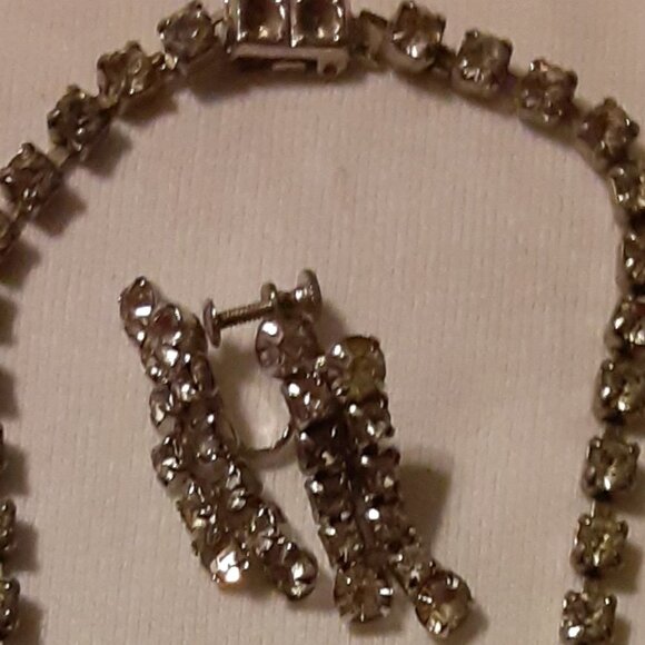 Rhinestone Necklace with earrings - Picture 1 of 5